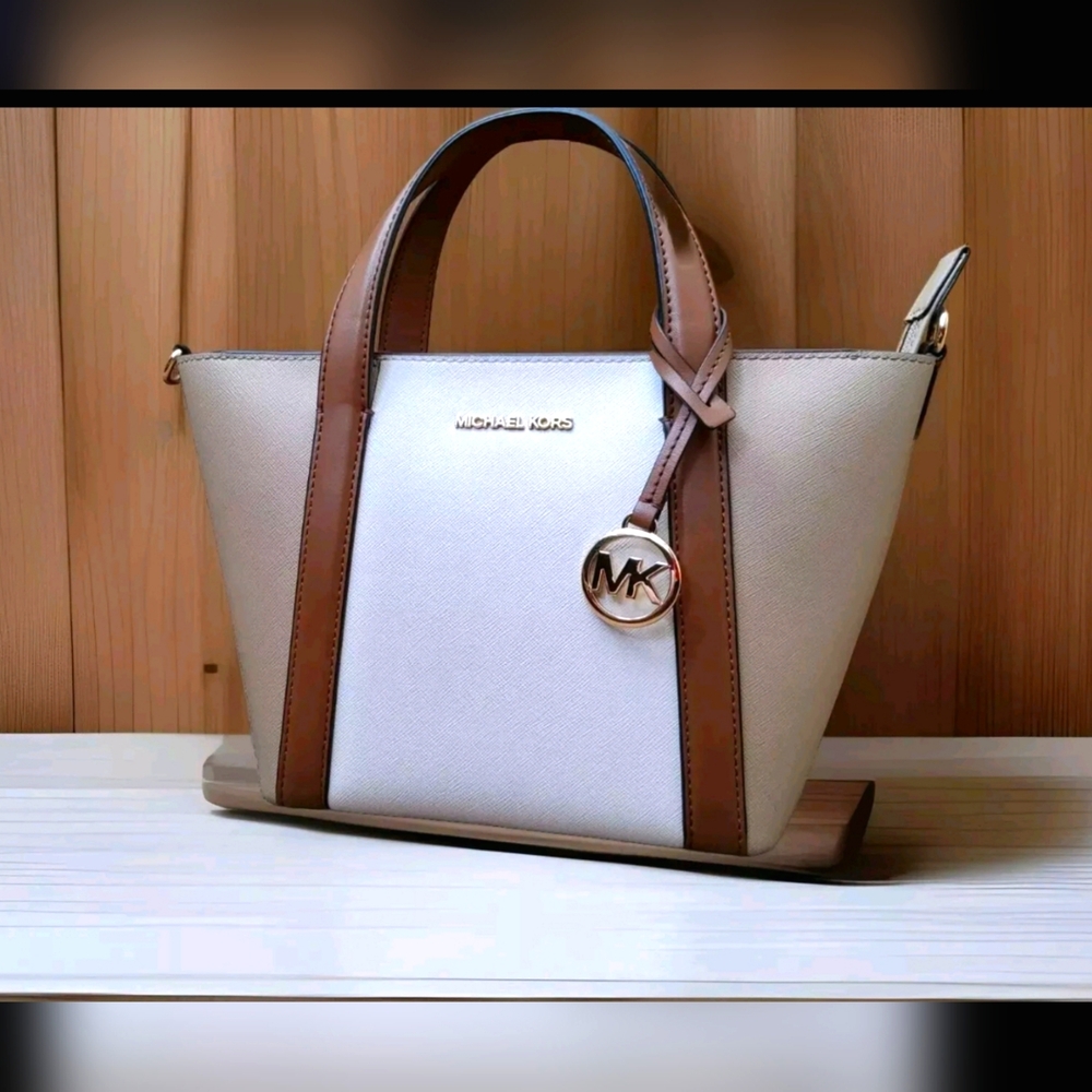 Michael Kors Pratt Small Tote Bag (Camel MLT)